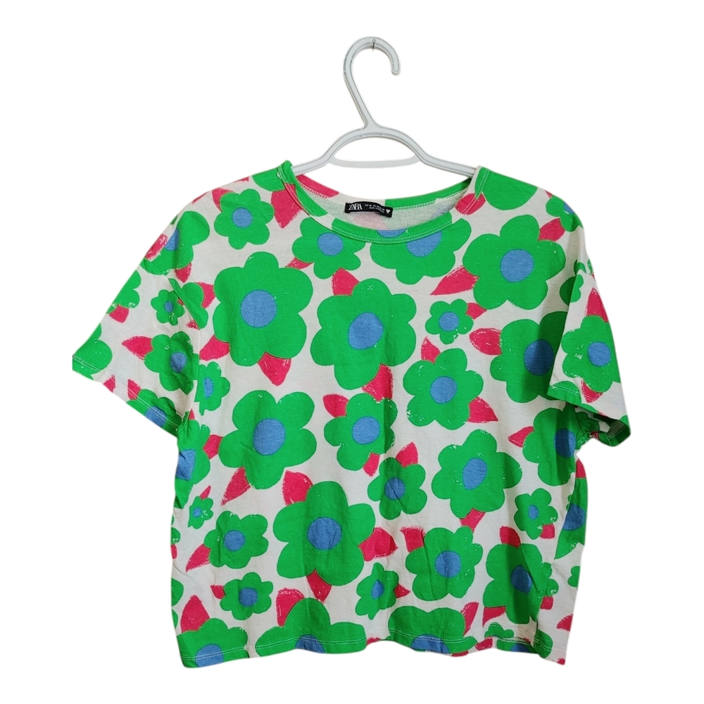 Zara Green and White Short Sleeve Tee with Floral Pattern
